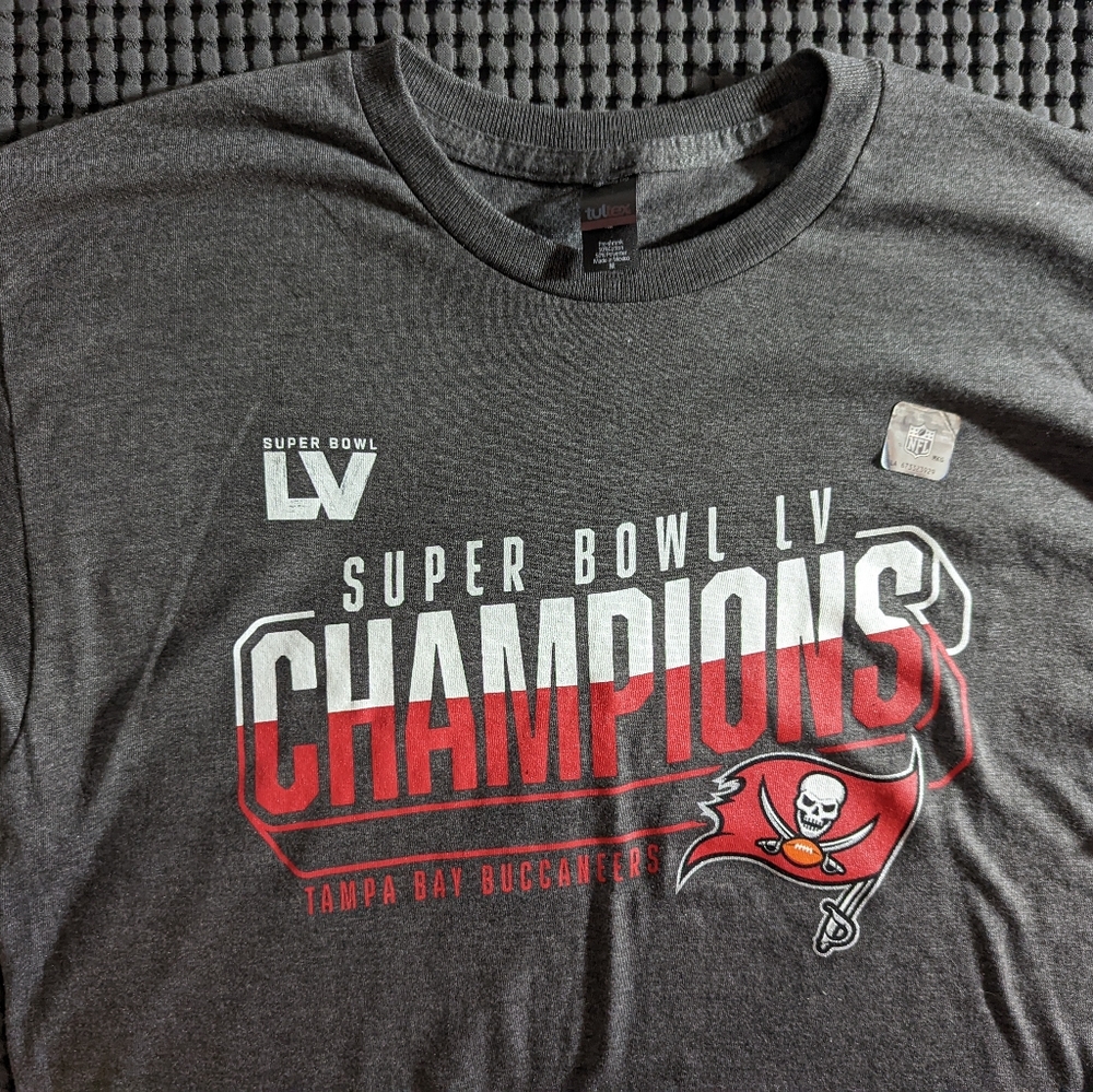 NWOT BUCS super bowl shirt